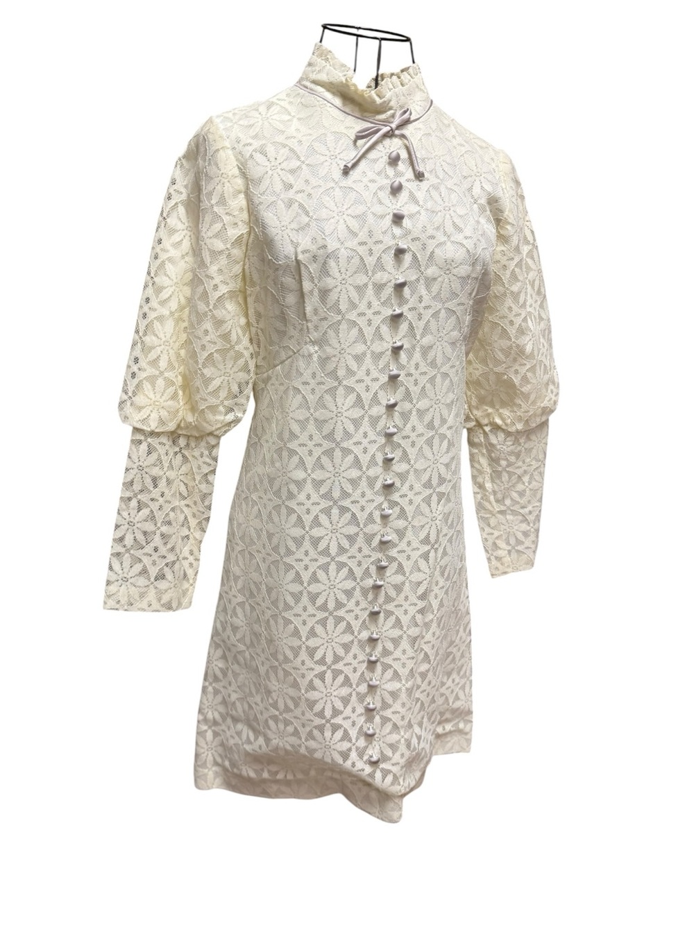 Vintage 1960s Ivory Lace Mod A-Line Dress Lavender Buttons and Bow - Picture 2 of 6